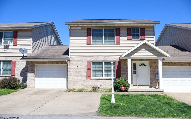 277 Donna Avenue, Morgantown, West Virginia 26505, 3 Bedrooms Bedrooms, 8 Rooms Rooms,2 BathroomsBathrooms,Single Family Attached,For Sale,Donna,10164125