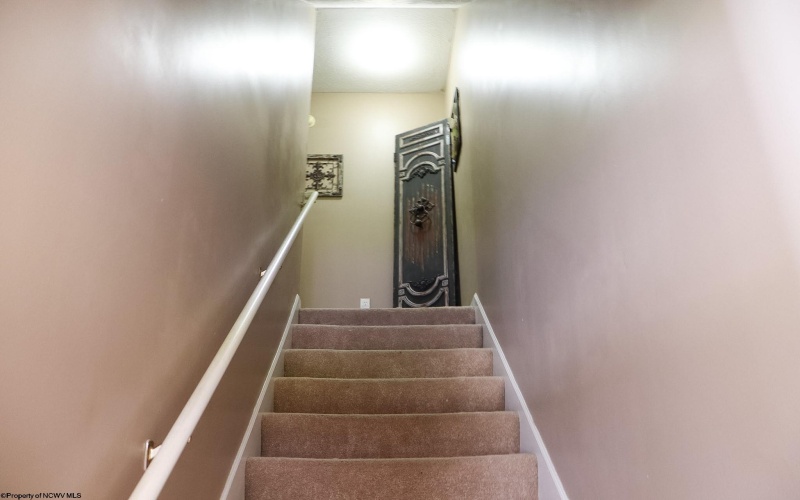 277 Donna Avenue, Morgantown, West Virginia 26505, 3 Bedrooms Bedrooms, 8 Rooms Rooms,2 BathroomsBathrooms,Single Family Attached,For Sale,Donna,10164125