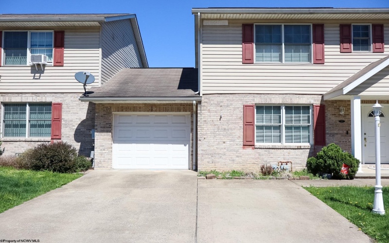 277 Donna Avenue, Morgantown, West Virginia 26505, 3 Bedrooms Bedrooms, 8 Rooms Rooms,2 BathroomsBathrooms,Single Family Attached,For Sale,Donna,10164125