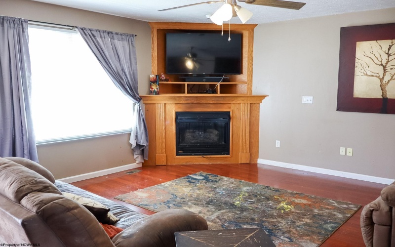 277 Donna Avenue, Morgantown, West Virginia 26505, 3 Bedrooms Bedrooms, 8 Rooms Rooms,2 BathroomsBathrooms,Single Family Attached,For Sale,Donna,10164125