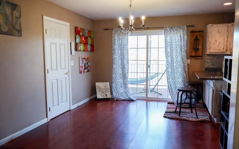 277 Donna Avenue, Morgantown, West Virginia 26505, 3 Bedrooms Bedrooms, 8 Rooms Rooms,2 BathroomsBathrooms,Single Family Attached,For Sale,Donna,10164125