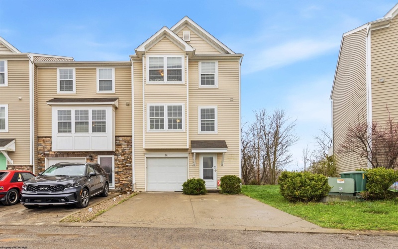 201 Birds Eye View Drive, Morgantown, West Virginia 26501, 3 Bedrooms Bedrooms, 7 Rooms Rooms,2 BathroomsBathrooms,Single Family Attached,For Sale,Birds Eye View,10164128 201 Birds Eye View Drive, Morgantown, West Virginia 26501, 3 Bedrooms Bedrooms, 7 Rooms Rooms,2 BathroomsBathrooms,Single Family Attached,For Sale,Birds Eye View,10164128