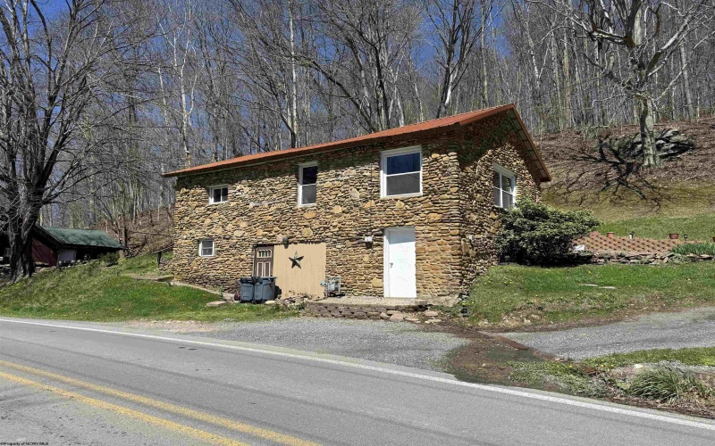 968 Bunner Ridge Road, Fairmont, West Virginia 26554, 1 Bedroom Bedrooms, 5 Rooms Rooms,1 BathroomBathrooms,Single Family Detached,For Sale,Bunner Ridge,10164159