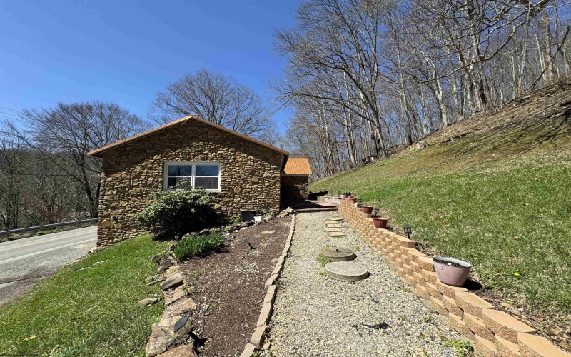968 Bunner Ridge Road, Fairmont, West Virginia 26554, 1 Bedroom Bedrooms, 5 Rooms Rooms,1 BathroomBathrooms,Single Family Detached,For Sale,Bunner Ridge,10164159