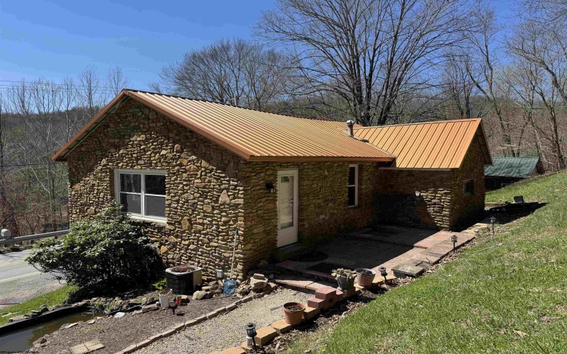 968 Bunner Ridge Road, Fairmont, West Virginia 26554, 1 Bedroom Bedrooms, 5 Rooms Rooms,1 BathroomBathrooms,Single Family Detached,For Sale,Bunner Ridge,10164159