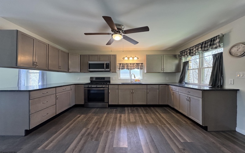 968 Bunner Ridge Road, Fairmont, West Virginia 26554, 1 Bedroom Bedrooms, 5 Rooms Rooms,1 BathroomBathrooms,Single Family Detached,For Sale,Bunner Ridge,10164159