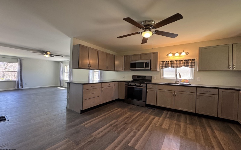 968 Bunner Ridge Road, Fairmont, West Virginia 26554, 1 Bedroom Bedrooms, 5 Rooms Rooms,1 BathroomBathrooms,Single Family Detached,For Sale,Bunner Ridge,10164159