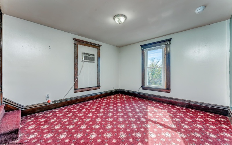 400 Fife Avenue, Morgantown, West Virginia 26505, ,Multi-unit/income,For Sale,Fife,10164145