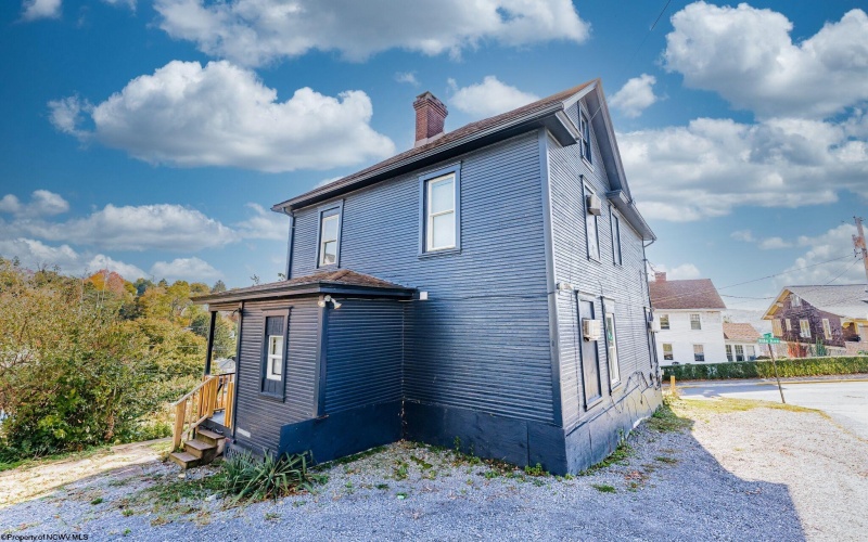 400 Fife Avenue, Morgantown, West Virginia 26505, ,Multi-unit/income,For Sale,Fife,10164145