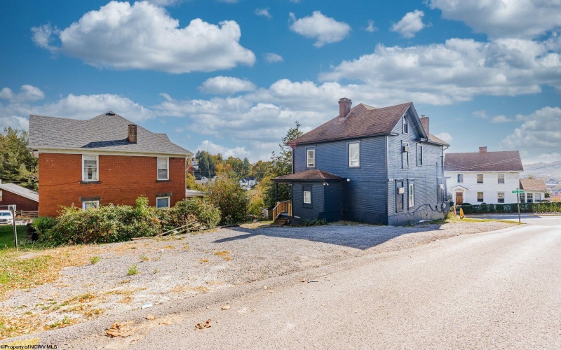 400 Fife Avenue, Morgantown, West Virginia 26505, ,Multi-unit/income,For Sale,Fife,10164145