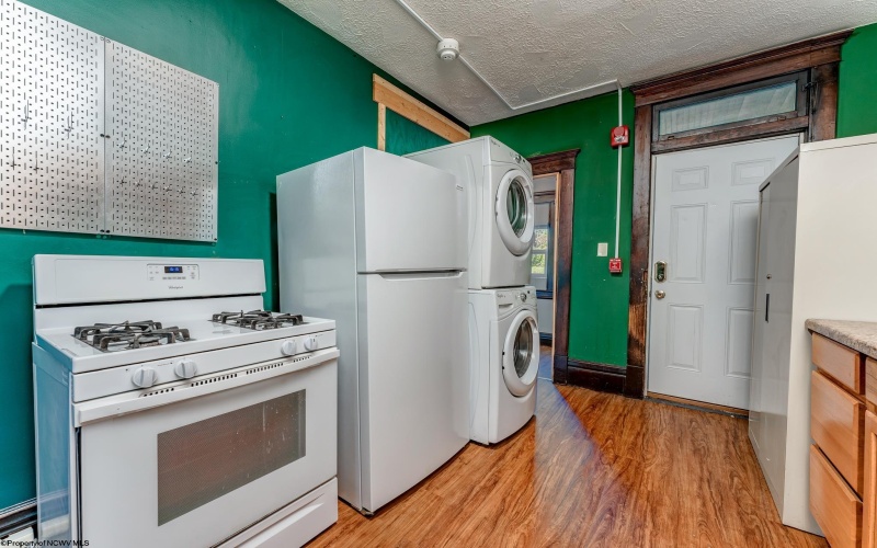 400 Fife Avenue, Morgantown, West Virginia 26505, ,Multi-unit/income,For Sale,Fife,10164145