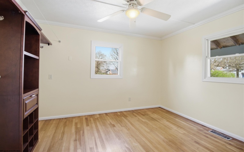 379 Laurel Street, Morgantown, West Virginia 26505, 4 Bedrooms Bedrooms, 5 Rooms Rooms,1 BathroomBathrooms,Single Family Detached,For Sale,Laurel,10164157