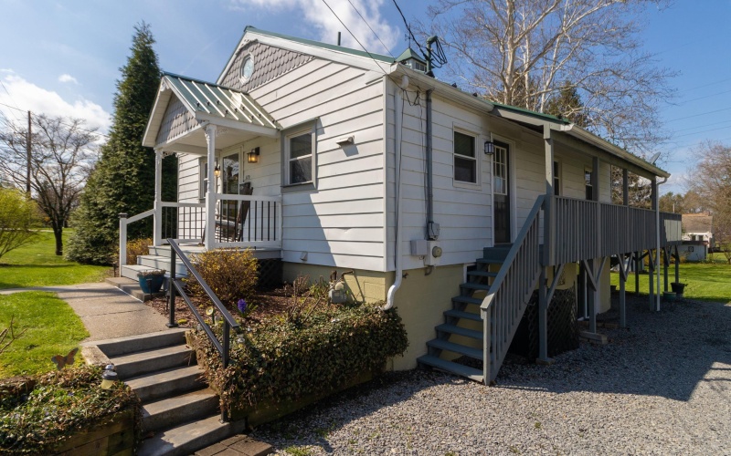 379 Laurel Street, Morgantown, West Virginia 26505, 4 Bedrooms Bedrooms, 5 Rooms Rooms,1 BathroomBathrooms,Single Family Detached,For Sale,Laurel,10164157