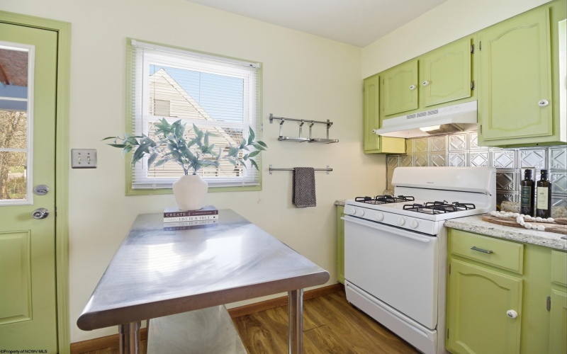 379 Laurel Street, Morgantown, West Virginia 26505, 4 Bedrooms Bedrooms, 5 Rooms Rooms,1 BathroomBathrooms,Single Family Detached,For Sale,Laurel,10164157