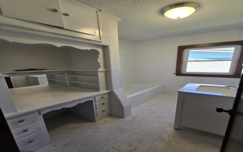 162 Pocahontas Street, Buckhannon, West Virginia 26201, 3 Bedrooms Bedrooms, 6 Rooms Rooms,1 BathroomBathrooms,Single Family Detached,For Sale,Pocahontas,10164142