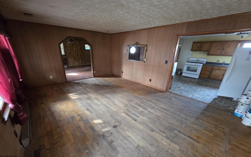 106 Pinecrest Drive, Parsons, West Virginia 26287, 5 Bedrooms Bedrooms, 9 Rooms Rooms,1 BathroomBathrooms,Single Family Detached,For Sale,Pinecrest,10164154