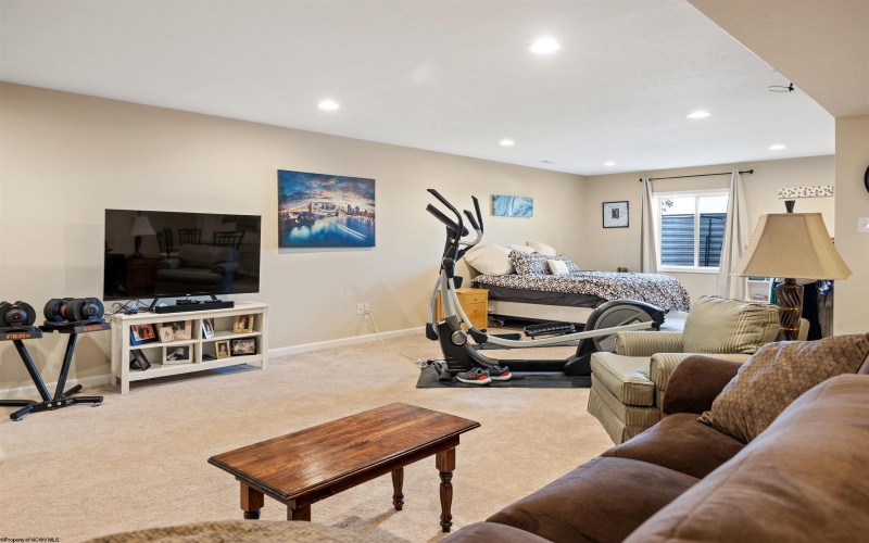 126 Falling Water Lane, Morgantown, West Virginia 26508, 3 Bedrooms Bedrooms, 8 Rooms Rooms,4 BathroomsBathrooms,Single Family Attached,For Sale,Falling Water,10164183