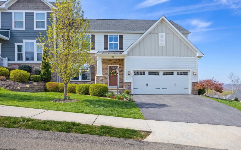 126 Falling Water Lane, Morgantown, West Virginia 26508, 3 Bedrooms Bedrooms, 8 Rooms Rooms,4 BathroomsBathrooms,Single Family Attached,For Sale,Falling Water,10164183