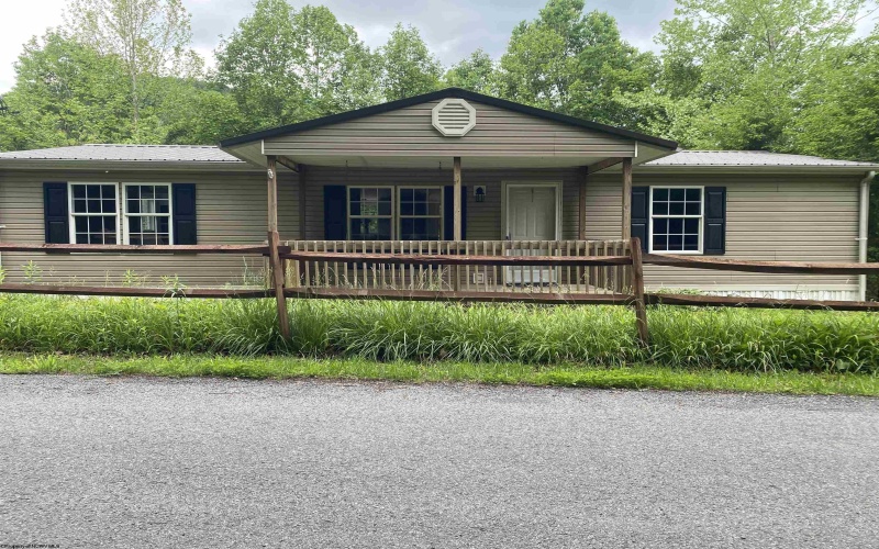 945 Pine Grove Road, Fairmont, West Virginia 26554, 3 Bedrooms Bedrooms, 5 Rooms Rooms,2 BathroomsBathrooms,Single Family Detached,For Sale,Pine Grove,10164187