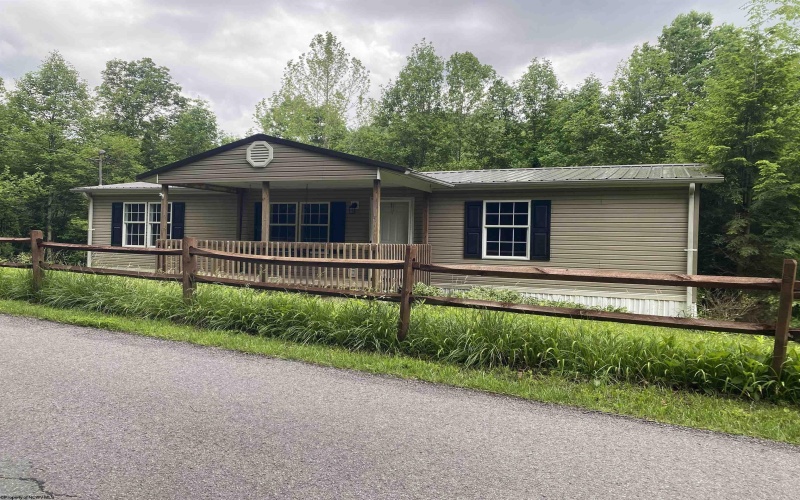 945 Pine Grove Road, Fairmont, West Virginia 26554, 3 Bedrooms Bedrooms, 5 Rooms Rooms,2 BathroomsBathrooms,Single Family Detached,For Sale,Pine Grove,10164187