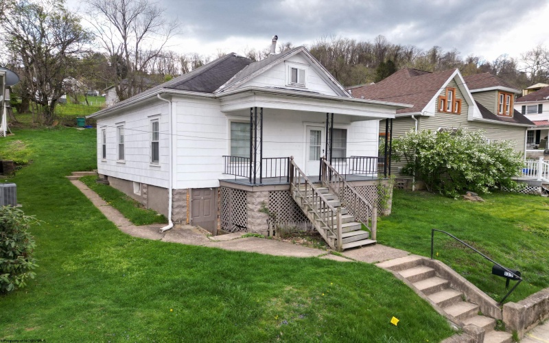 135 Woodland Avenue, Clarksburg, West Virginia 26301, 2 Bedrooms Bedrooms, 5 Rooms Rooms,1 BathroomBathrooms,Single Family Detached,For Sale,Woodland,10164169