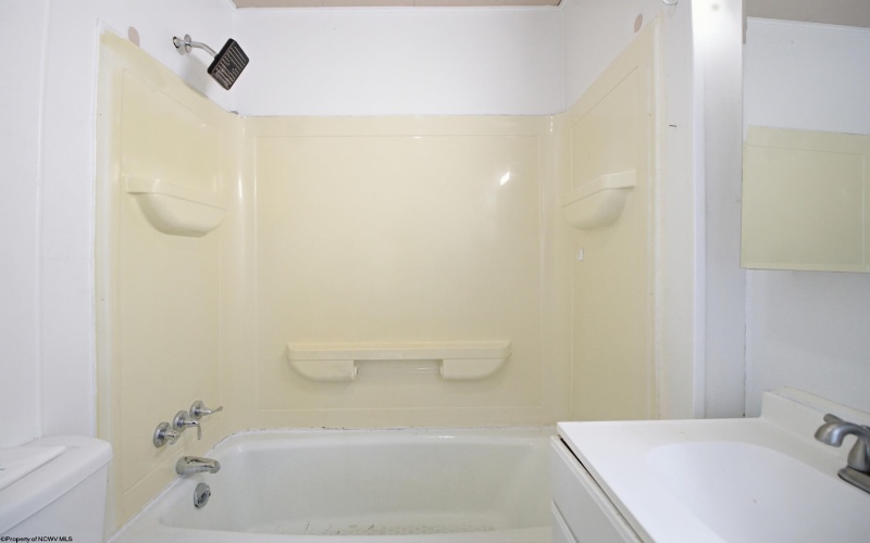 135 Woodland Avenue, Clarksburg, West Virginia 26301, 2 Bedrooms Bedrooms, 5 Rooms Rooms,1 BathroomBathrooms,Single Family Detached,For Sale,Woodland,10164169