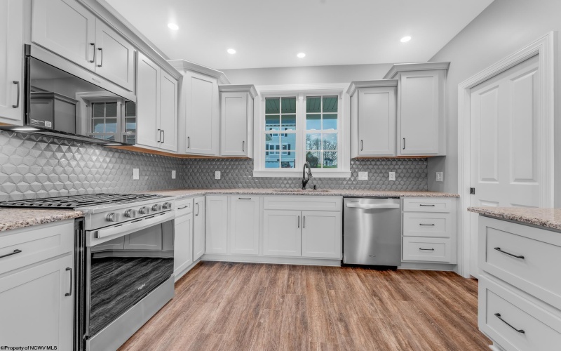 105 Lockwood Drive, Morgantown, West Virginia 26508, 3 Bedrooms Bedrooms, 8 Rooms Rooms,2 BathroomsBathrooms,Single Family Detached,For Sale,Lockwood,10164181