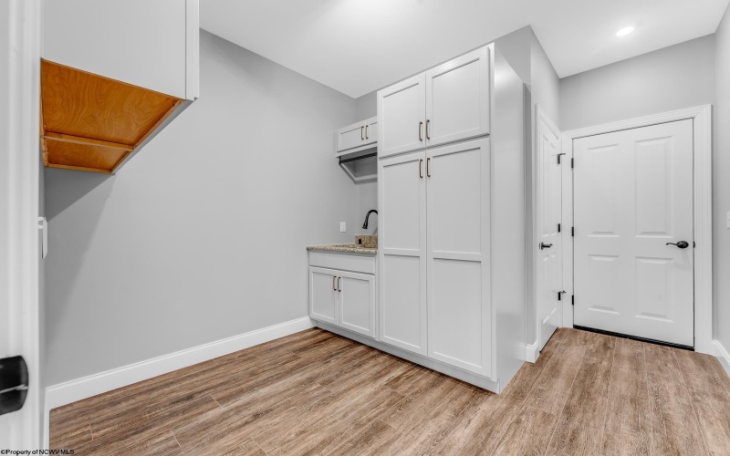 105 Lockwood Drive, Morgantown, West Virginia 26508, 3 Bedrooms Bedrooms, 8 Rooms Rooms,2 BathroomsBathrooms,Single Family Detached,For Sale,Lockwood,10164181