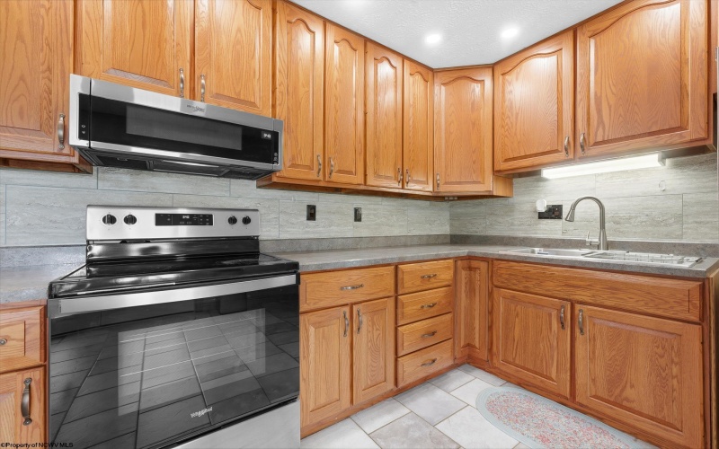 527 Hayhurst Street, Rivesville, West Virginia 26588, 4 Bedrooms Bedrooms, 7 Rooms Rooms,2 BathroomsBathrooms,Single Family Detached,For Sale,Hayhurst,10164185