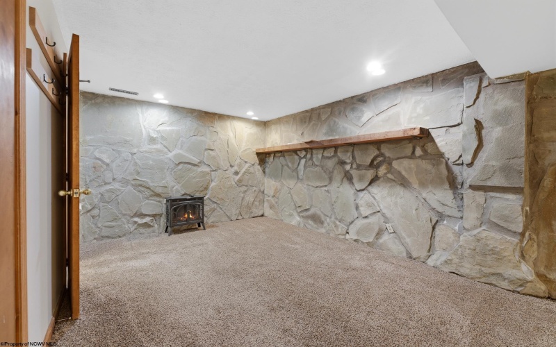 527 Hayhurst Street, Rivesville, West Virginia 26588, 4 Bedrooms Bedrooms, 7 Rooms Rooms,2 BathroomsBathrooms,Single Family Detached,For Sale,Hayhurst,10164185