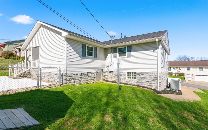 527 Hayhurst Street, Rivesville, West Virginia 26588, 4 Bedrooms Bedrooms, 7 Rooms Rooms,2 BathroomsBathrooms,Single Family Detached,For Sale,Hayhurst,10164185