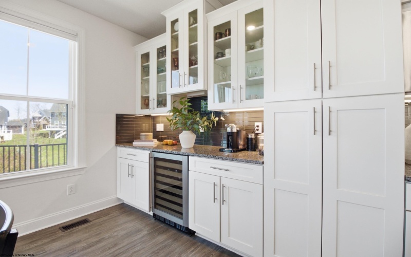 56 Windermere Lane, Morgantown, West Virginia 26508, 4 Bedrooms Bedrooms, 9 Rooms Rooms,3 BathroomsBathrooms,Single Family Detached,For Sale,Windermere,10164178