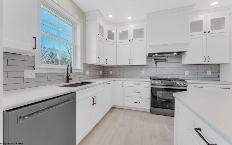 100 Lockwood Drive, Morgantown, West Virginia 26505, 3 Bedrooms Bedrooms, 9 Rooms Rooms,3 BathroomsBathrooms,Single Family Detached,For Sale,Lockwood,10164179