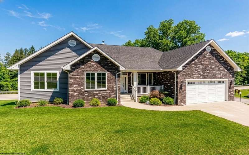 100 Lockwood Drive, Morgantown, West Virginia 26505, 3 Bedrooms Bedrooms, 9 Rooms Rooms,3 BathroomsBathrooms,Single Family Detached,For Sale,Lockwood,10164179