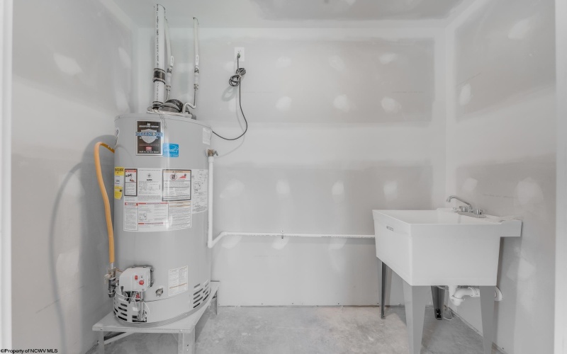 107 Lockwood Drive, Morgantown, West Virginia 26508, 4 Bedrooms Bedrooms, 8 Rooms Rooms,3 BathroomsBathrooms,Single Family Detached,For Sale,Lockwood,10164182