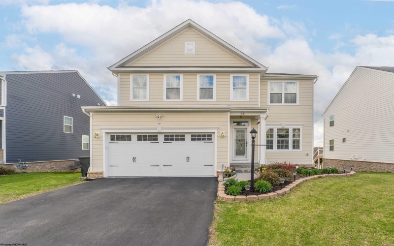 231 Falling Water Lane, Morgantown, West Virginia 26508, 4 Bedrooms Bedrooms, 9 Rooms Rooms,3 BathroomsBathrooms,Single Family Detached,For Sale,Falling Water,10164184