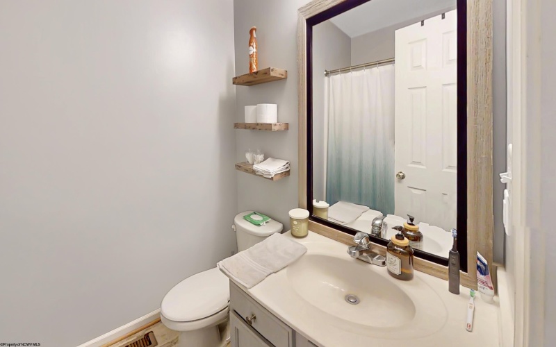 6 Sophie Lane, Bunker Hill, West Virginia 25413, 3 Bedrooms Bedrooms, 6 Rooms Rooms,2 BathroomsBathrooms,Single Family Attached,For Sale,Sophie,10164195