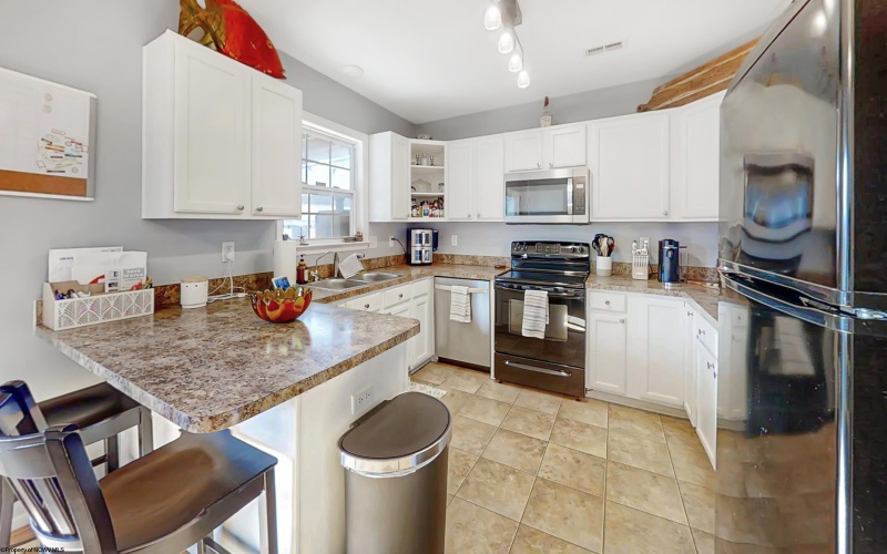 6 Sophie Lane, Bunker Hill, West Virginia 25413, 3 Bedrooms Bedrooms, 6 Rooms Rooms,2 BathroomsBathrooms,Single Family Attached,For Sale,Sophie,10164195