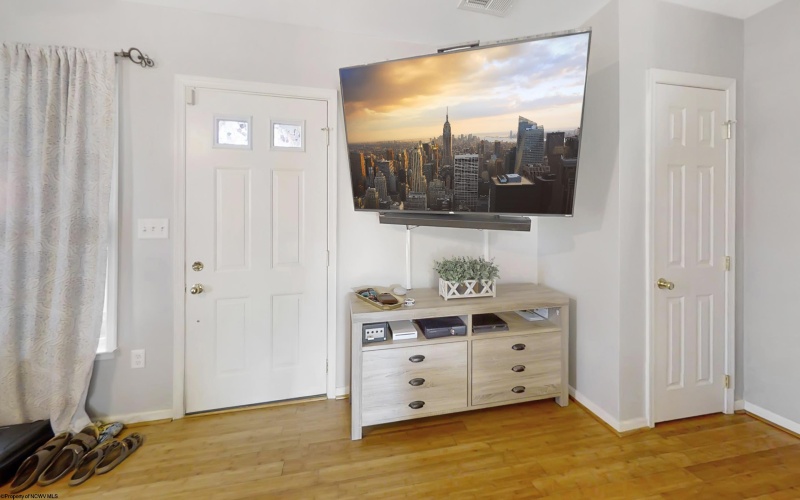 6 Sophie Lane, Bunker Hill, West Virginia 25413, 3 Bedrooms Bedrooms, 6 Rooms Rooms,2 BathroomsBathrooms,Single Family Attached,For Sale,Sophie,10164195