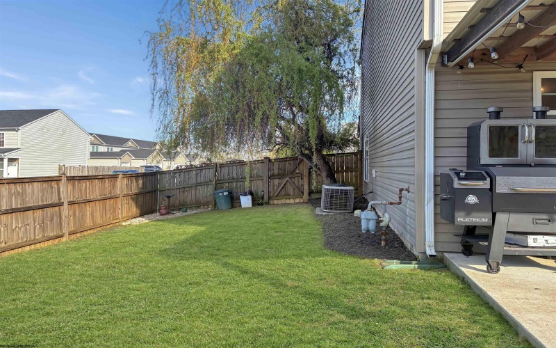 6 Sophie Lane, Bunker Hill, West Virginia 25413, 3 Bedrooms Bedrooms, 6 Rooms Rooms,2 BathroomsBathrooms,Single Family Attached,For Sale,Sophie,10164195