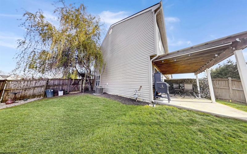 6 Sophie Lane, Bunker Hill, West Virginia 25413, 3 Bedrooms Bedrooms, 6 Rooms Rooms,2 BathroomsBathrooms,Single Family Attached,For Sale,Sophie,10164195