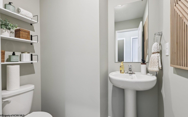 339 Dye Lane, Morgantown, West Virginia 26501, 4 Bedrooms Bedrooms, 8 Rooms Rooms,2 BathroomsBathrooms,Single Family Detached,For Sale,Dye,10164197