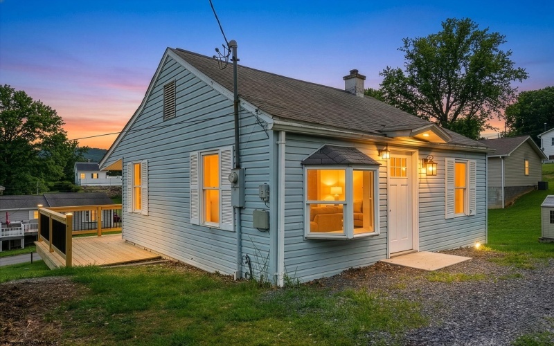 31 2nd Street, Westover, West Virginia 26501, 2 Bedrooms Bedrooms, 5 Rooms Rooms,1 BathroomBathrooms,Single Family Detached,For Sale,2nd,10164196 31 2nd Street, Westover, West Virginia 26501, 2 Bedrooms Bedrooms, 5 Rooms Rooms,1 BathroomBathrooms,Single Family Detached,For Sale,2nd,10164196