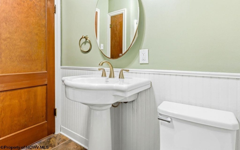 110 Smith Street, Bridgeport, West Virginia 26330-9999, 3 Bedrooms Bedrooms, 6 Rooms Rooms,1 BathroomBathrooms,Single Family Detached,For Sale,Smith,10164194