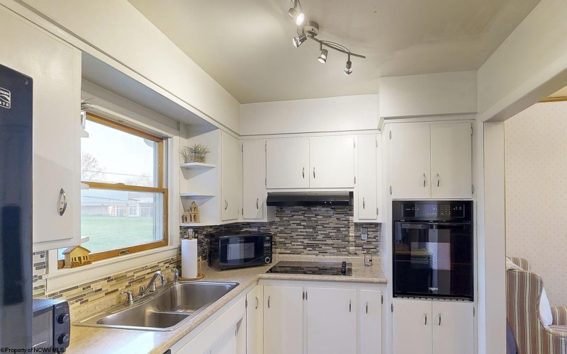 484 Lawnview Drive, Morgantown, West Virginia 26505, 4 Bedrooms Bedrooms, 7 Rooms Rooms,2 BathroomsBathrooms,Single Family Detached,For Sale,Lawnview,10164207