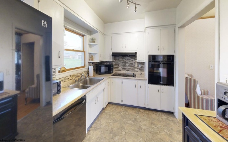 484 Lawnview Drive, Morgantown, West Virginia 26505, 4 Bedrooms Bedrooms, 7 Rooms Rooms,2 BathroomsBathrooms,Single Family Detached,For Sale,Lawnview,10164207