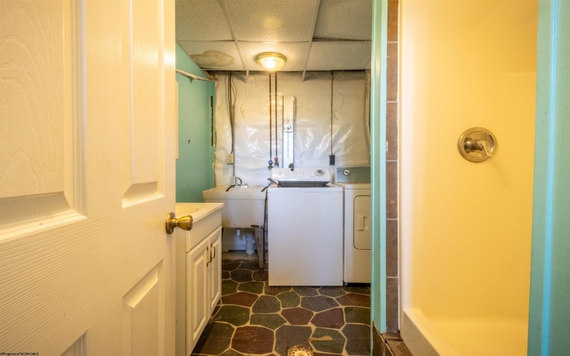 814 Clinton Avenue, Morgantown, West Virginia 26505, 3 Bedrooms Bedrooms, 6 Rooms Rooms,2 BathroomsBathrooms,Single Family Detached,For Sale,Clinton,10164222