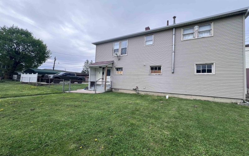 117 1/2 Davis Street, Elkins, West Virginia 26241, 1 Bedroom Bedrooms, 4 Rooms Rooms,1 BathroomBathrooms,Single Family Detached,For Sale,Davis,10164235