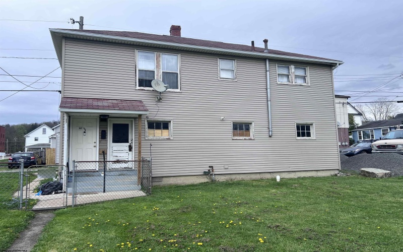 117 1/2 Davis Street, Elkins, West Virginia 26241, 1 Bedroom Bedrooms, 4 Rooms Rooms,1 BathroomBathrooms,Single Family Detached,For Sale,Davis,10164235