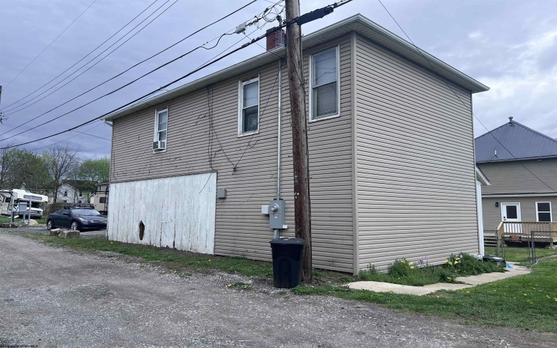 117 1/2 Davis Street, Elkins, West Virginia 26241, 1 Bedroom Bedrooms, 4 Rooms Rooms,1 BathroomBathrooms,Single Family Detached,For Sale,Davis,10164235